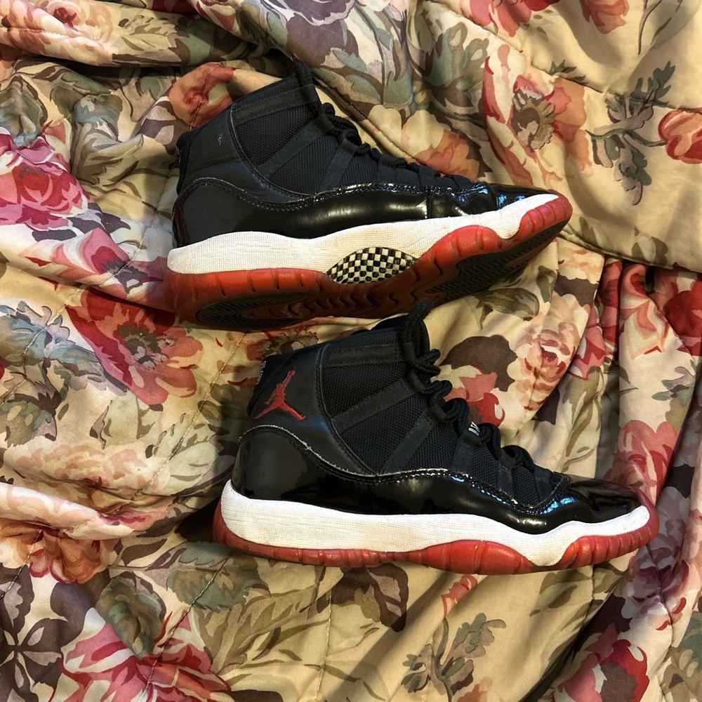 Wmns Jordan 11 bred size 5.5y